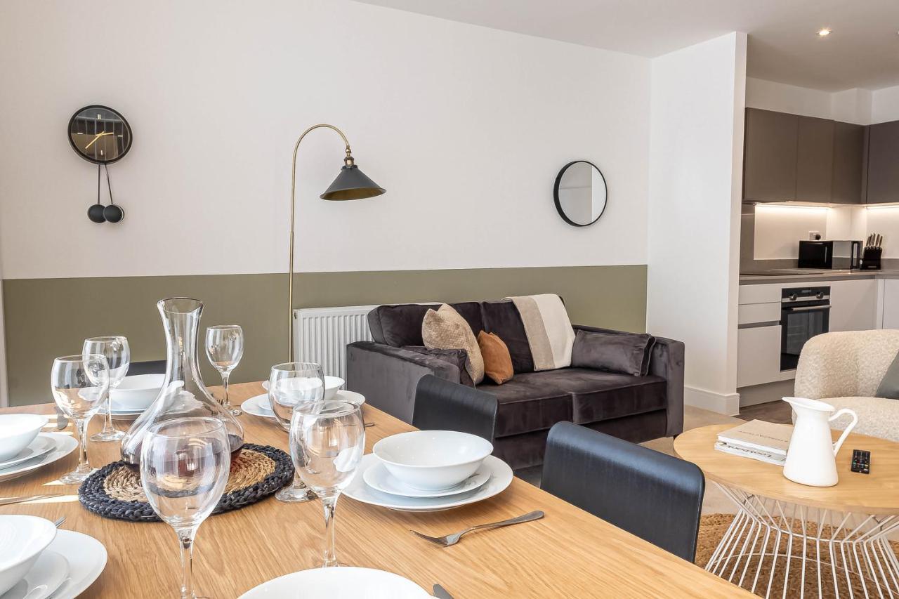 Modern Apartments With Balcony In Merton Near Wimbledon By Sojo Stay Mitcham Exterior foto