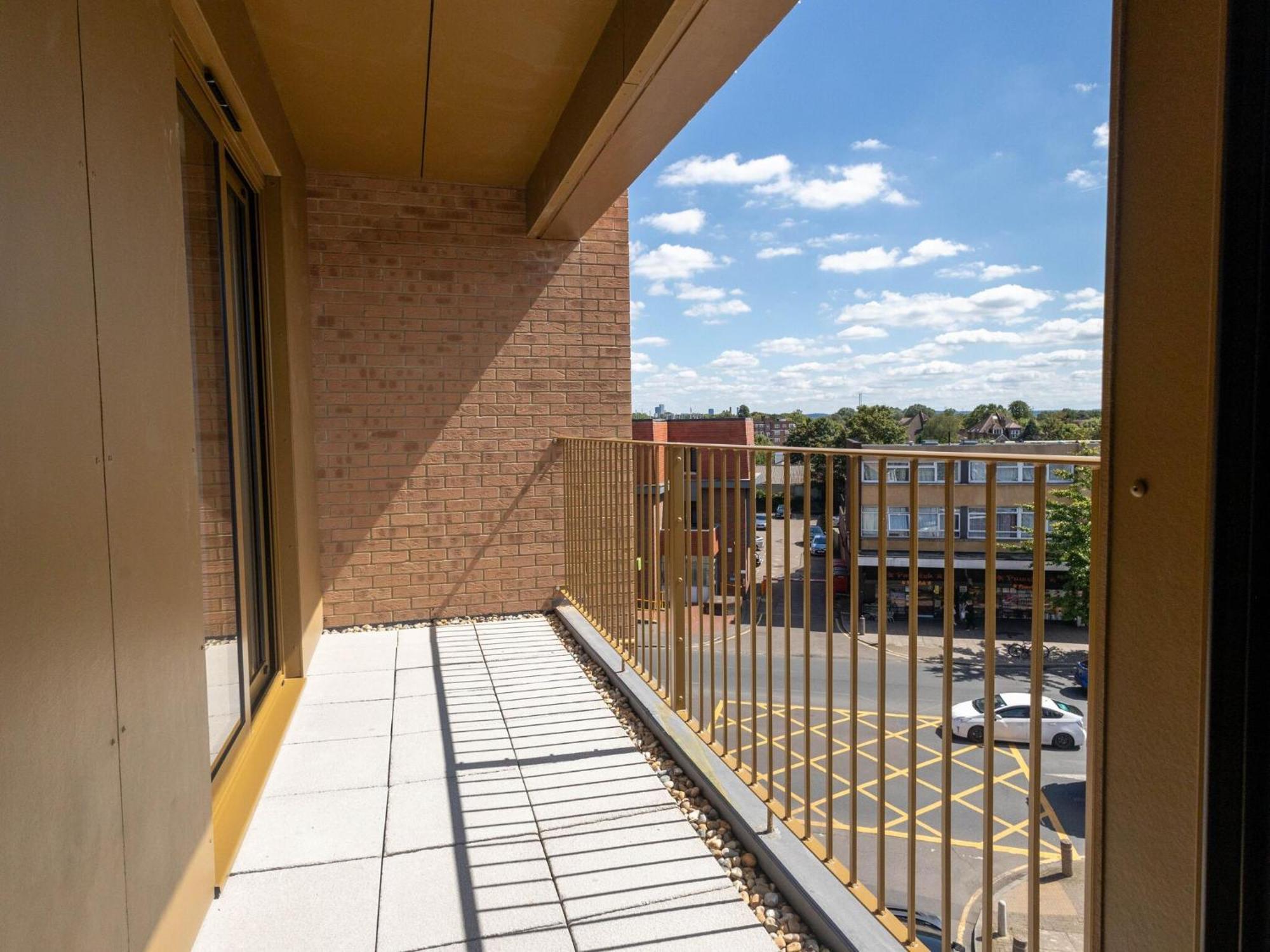 Modern Apartments With Balcony In Merton Near Wimbledon By Sojo Stay Mitcham Exterior foto