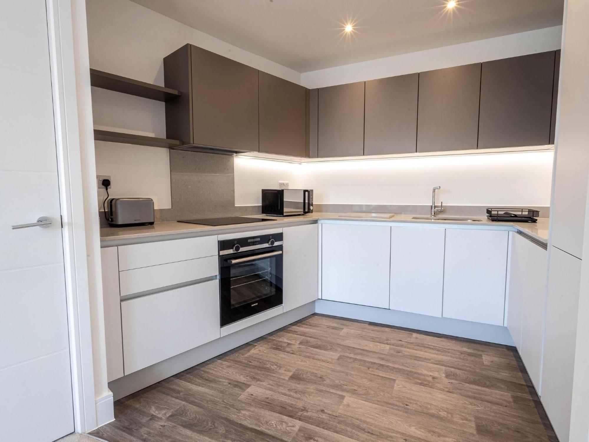 Modern Apartments With Balcony In Merton Near Wimbledon By Sojo Stay Mitcham Exterior foto